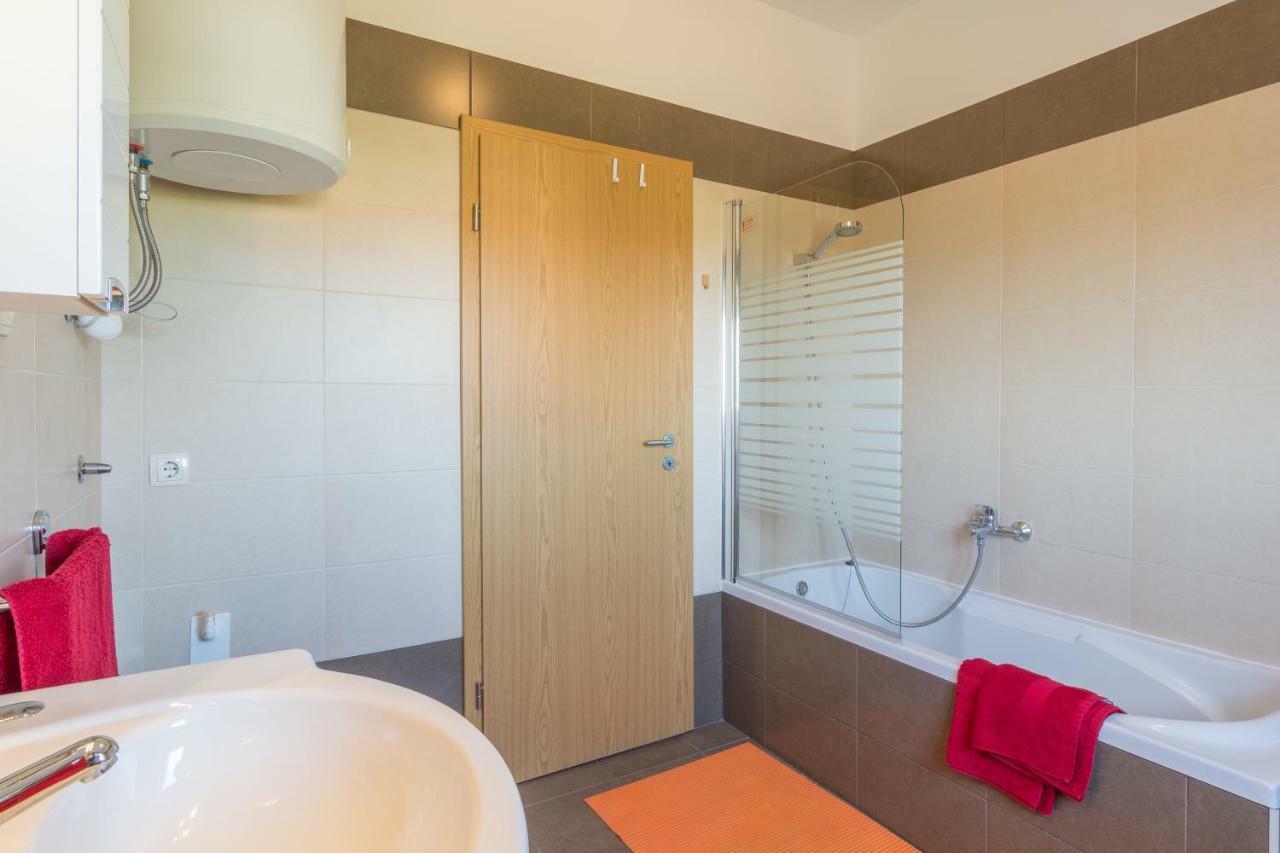 Sukošan Apartments Lotus מראה חיצוני תמונה