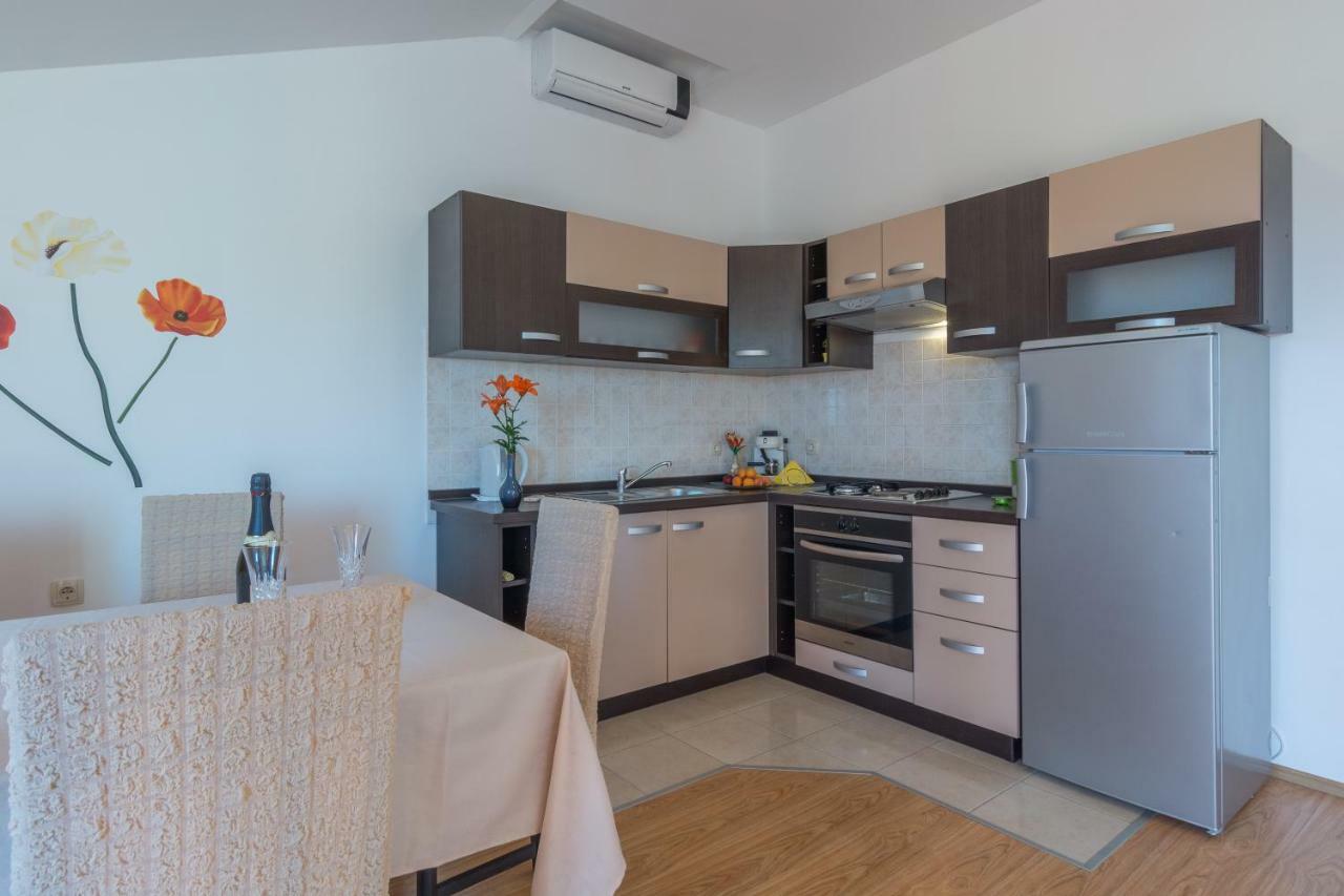 Sukošan Apartments Lotus מראה חיצוני תמונה